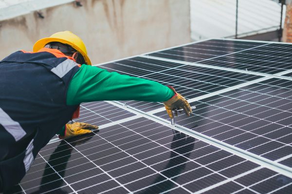 Panneau solaire à Cannes : économisez sur vos factures d'énergie !
